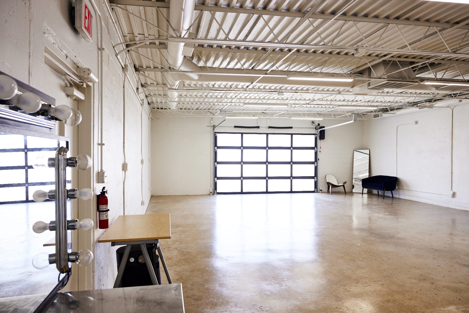 Photo Studio with garage door